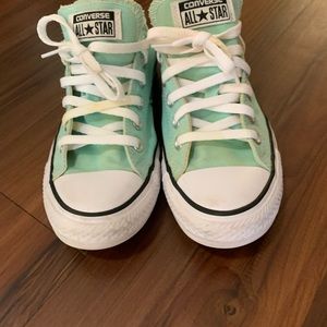 BLUE CONVERSE SIZE 9 WOMENS